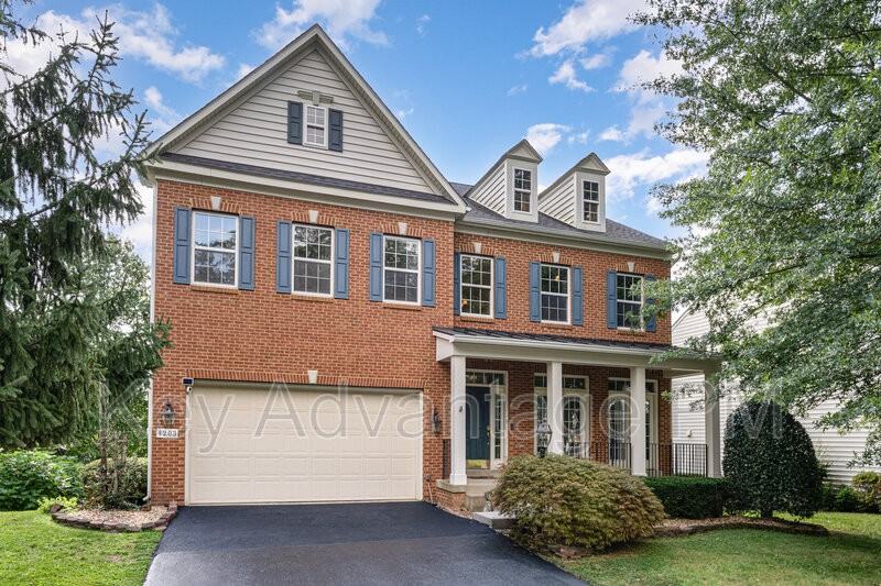 4203 Talon Dr - Photo 3 of 36