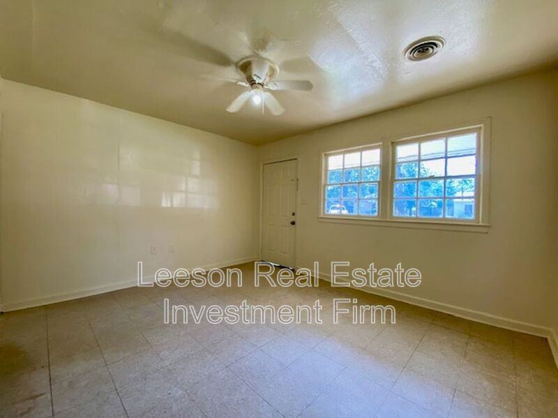 3020 Conmar St - Photo 5 of 12
