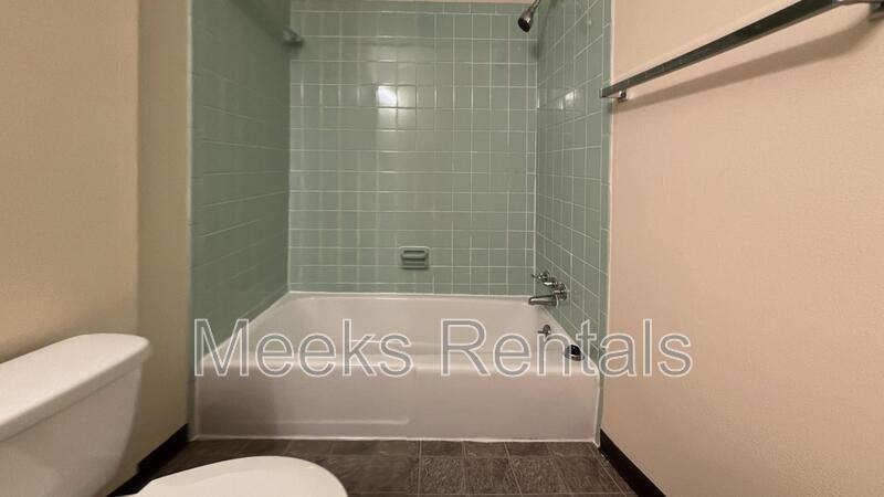 1539 4th Ave #8 - Photo 5 of 9