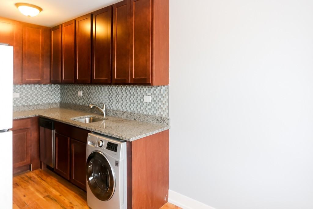 550 W Arlington Pl #708 - Photo 5 of 14