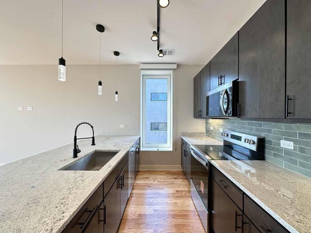 2100 West 18th Place #402 - Photo 3 of 21