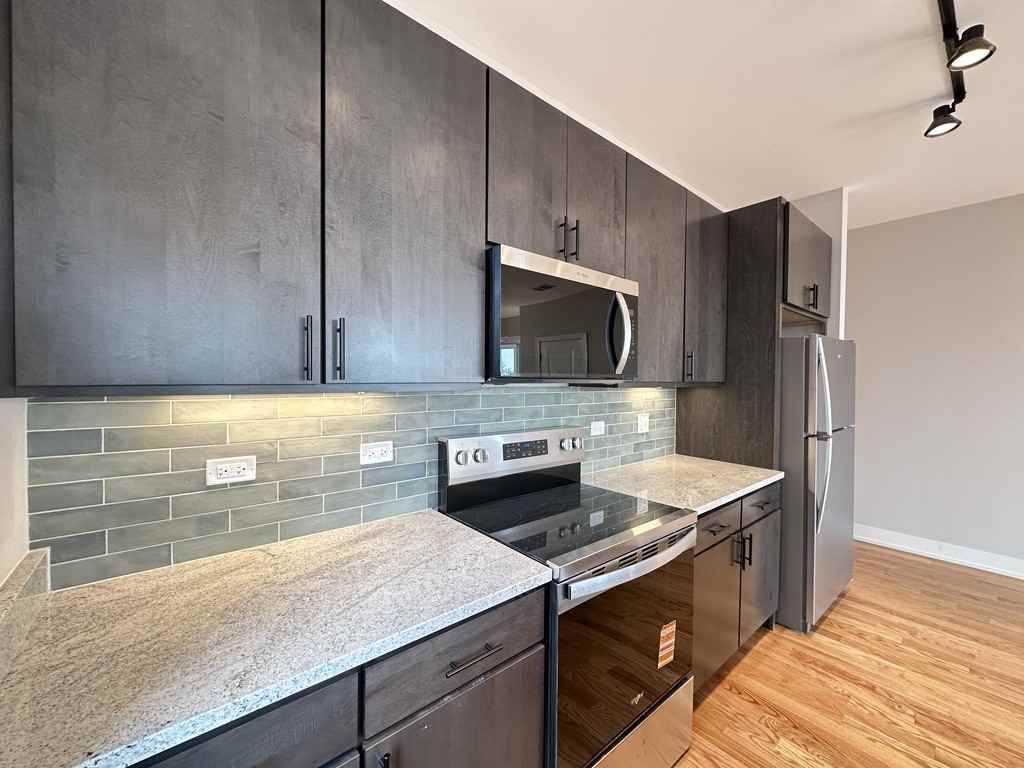 2100 West 18th Place #402 - Photo 5 of 21