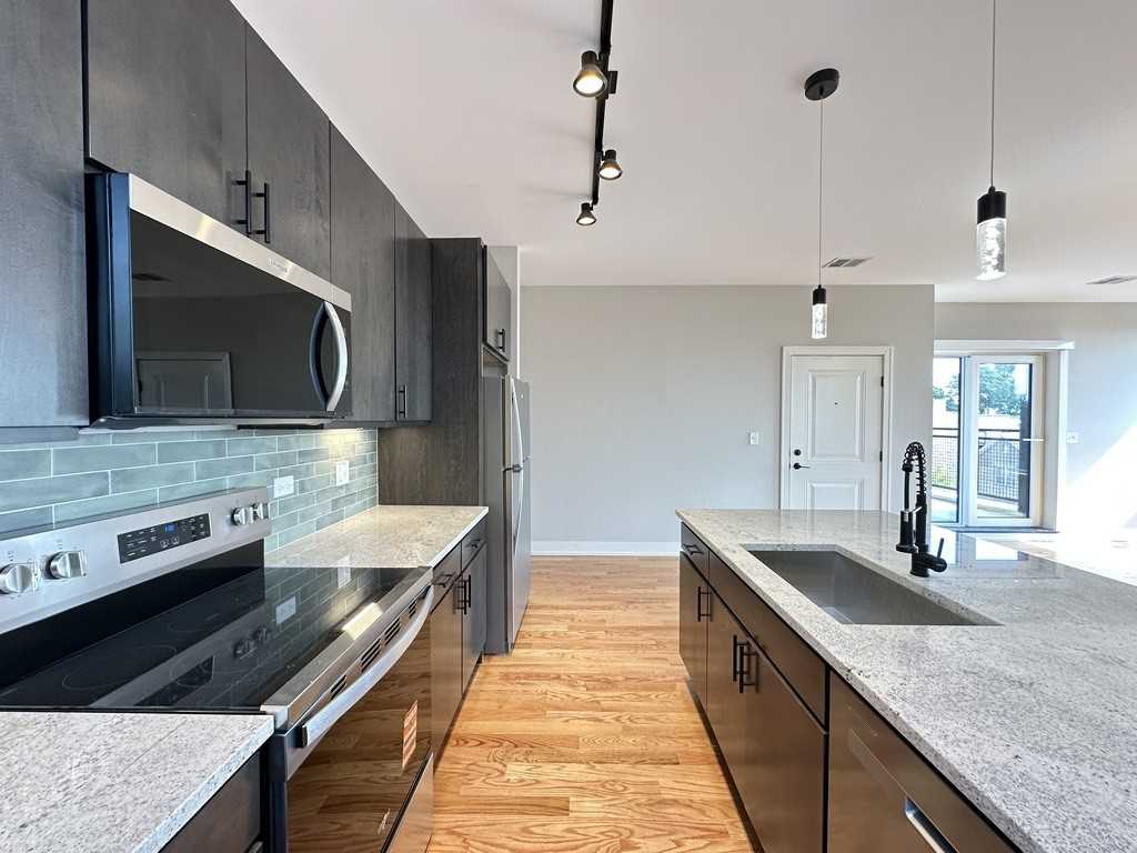 2100 West 18th Place #402 - Photo 6 of 21