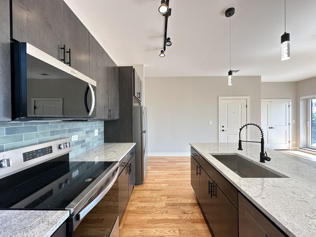 2100 West 18th Place #302 - Photo 4 of 21