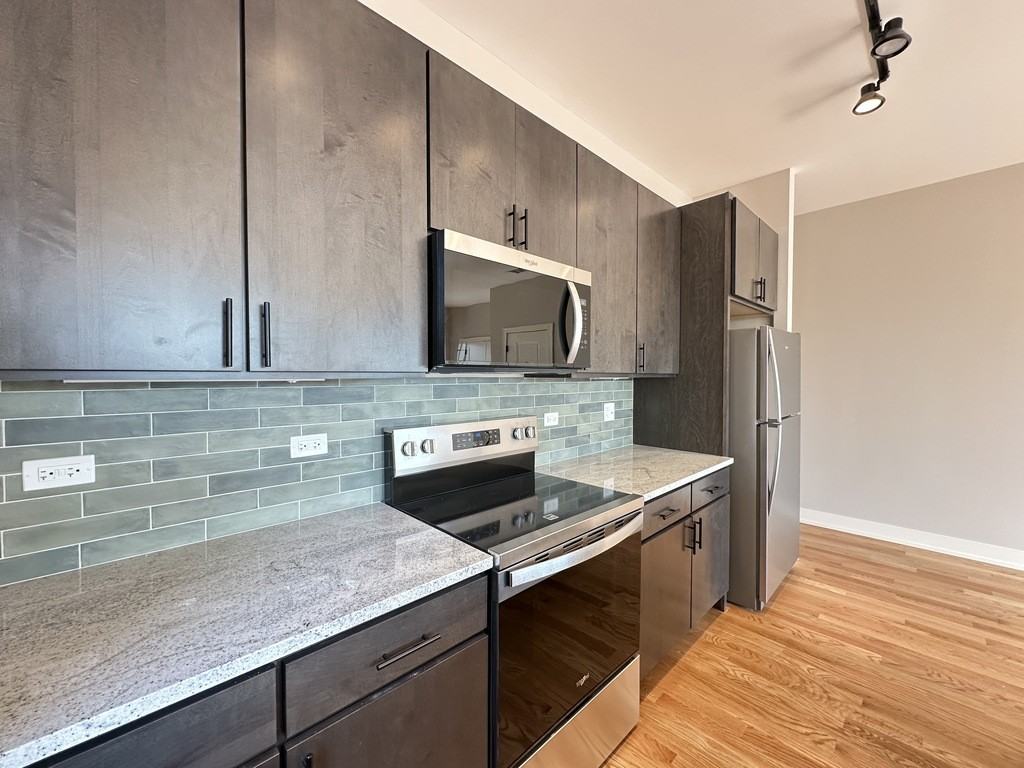 2100 West 18th Place #302 - Photo 5 of 21