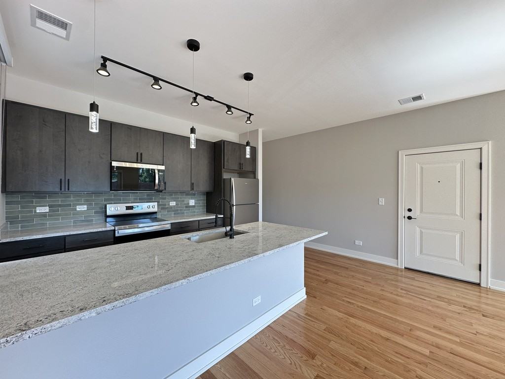 2100 West 18th Place #202 - Photo 3 of 21