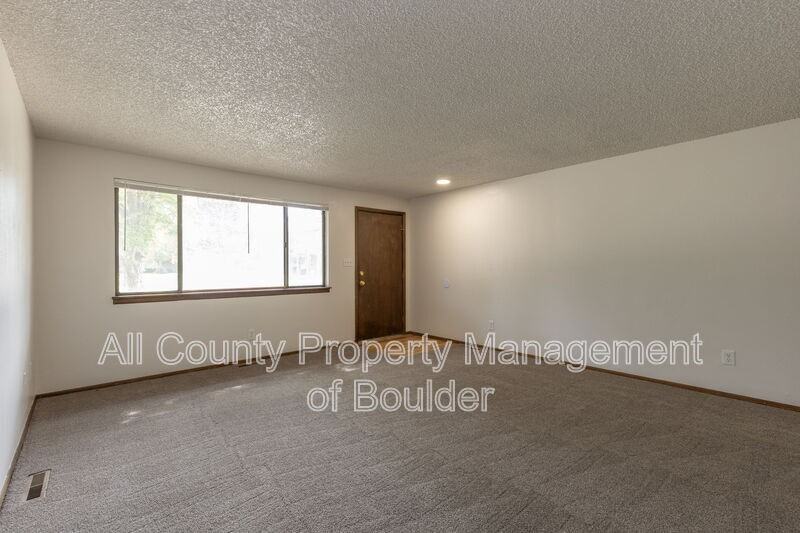 214 E Saint Clair Ave - Photo 5 of 15
