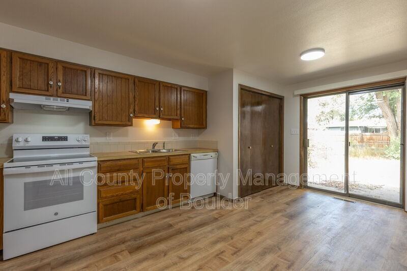 214 E Saint Clair Ave - Photo 6 of 15