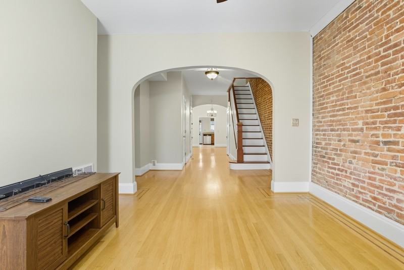 1112 S Bouldin St - Photo 2 of 23