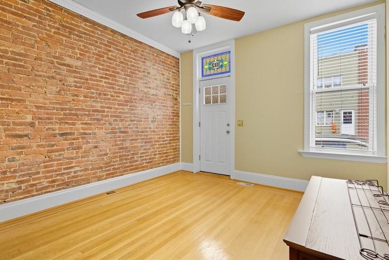 1112 S Bouldin St - Photo 3 of 23