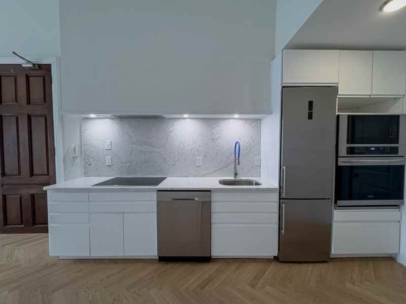 2105 Green St - Photo 6 of 23