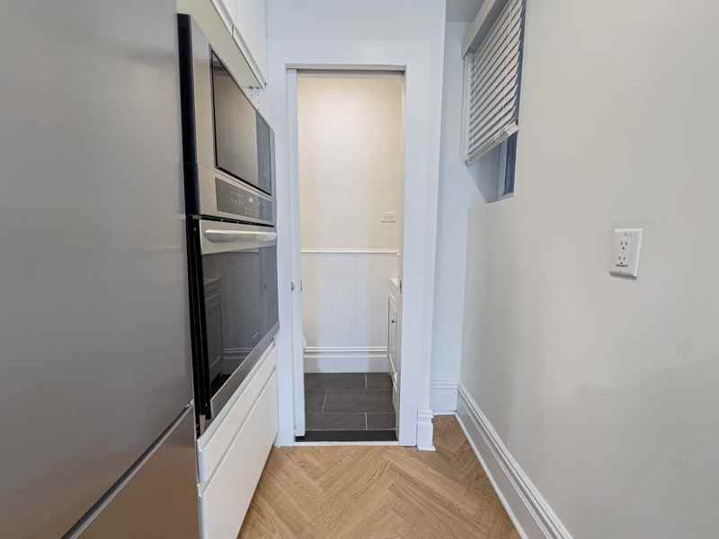 2105 Green St - Photo 7 of 23