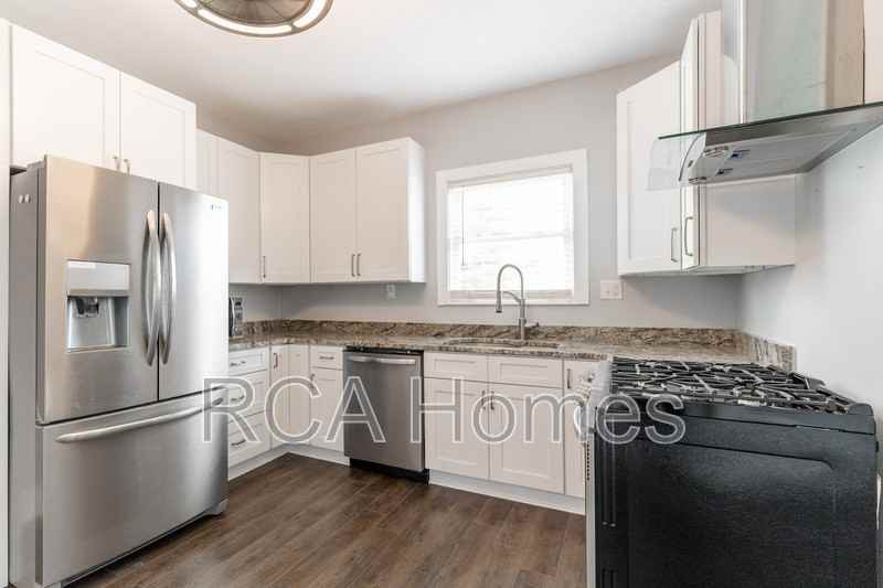 1211 E Hanna Ave - Photo 2 of 14