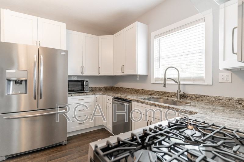 1211 E Hanna Ave - Photo 3 of 14