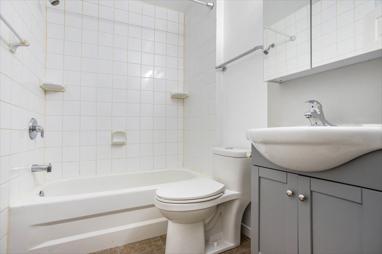 256-258 Park Street Fourplex - Photo 4 of 4