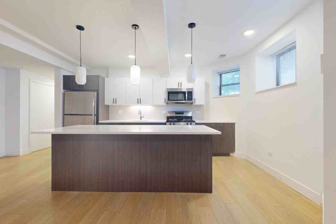 5700 S. Blackstone Avenue - Photo 7 of 33