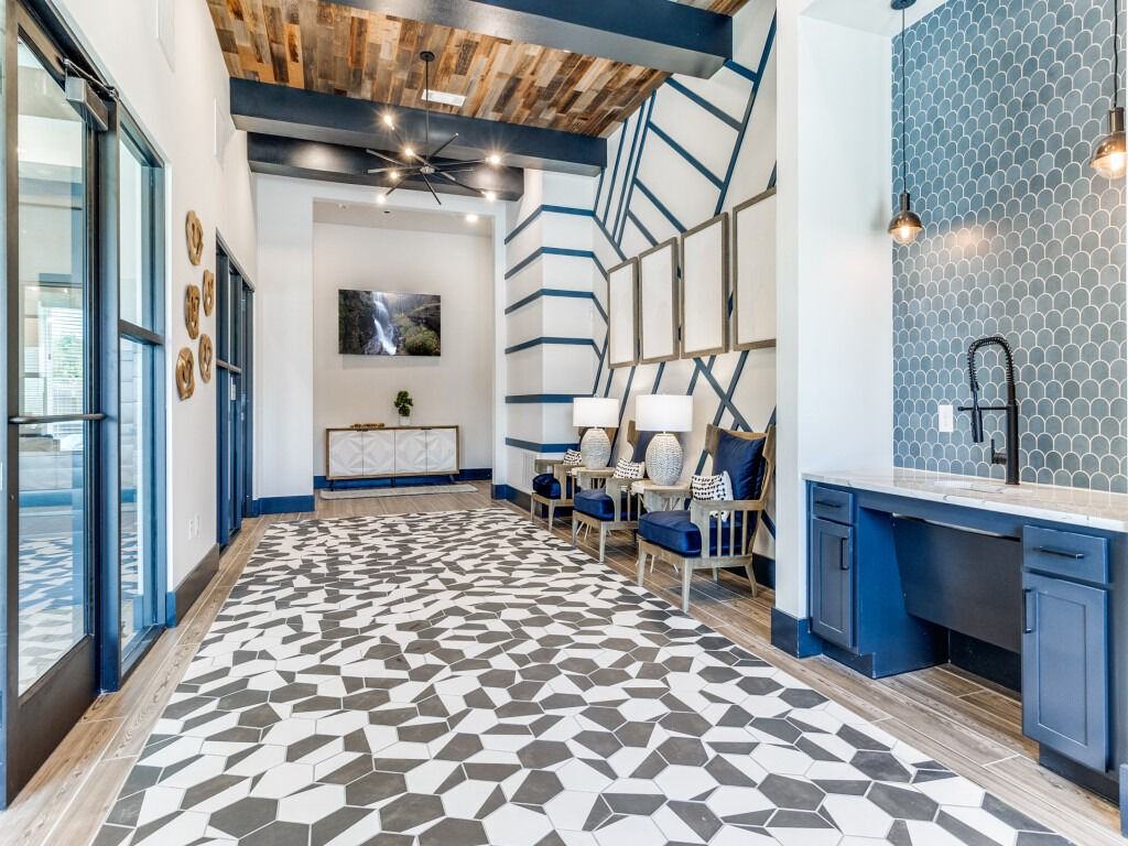 Palladium Crestway - Photo 2 of 24