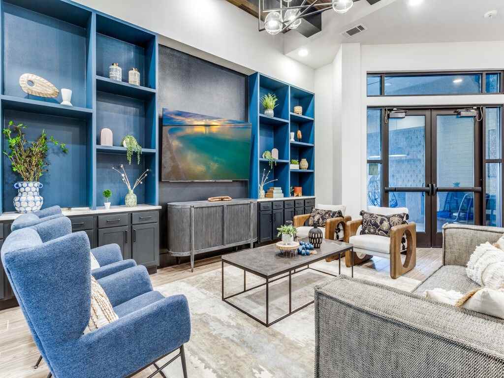 Palladium Crestway - Photo 3 of 24