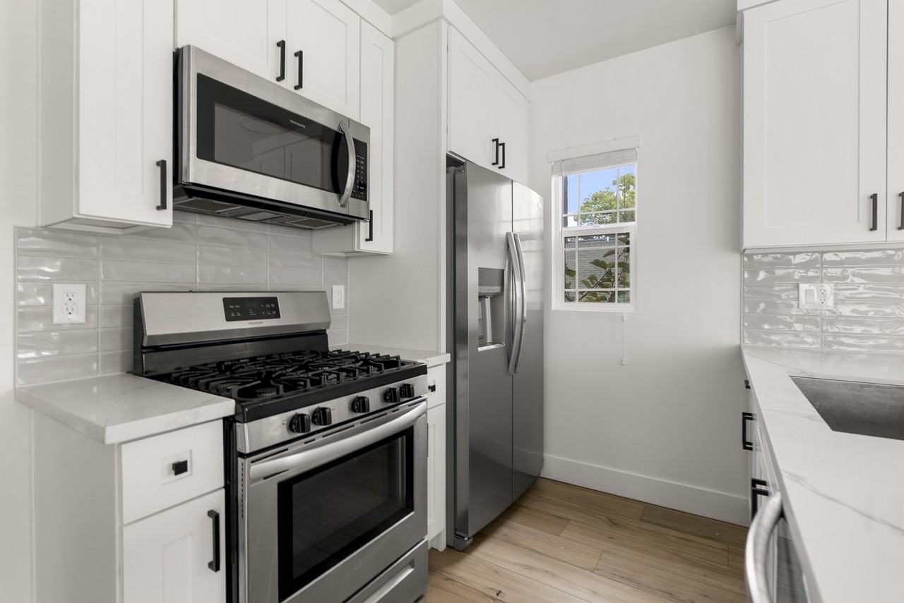 743 N Occidental Boulevard - Photo 4 of 18