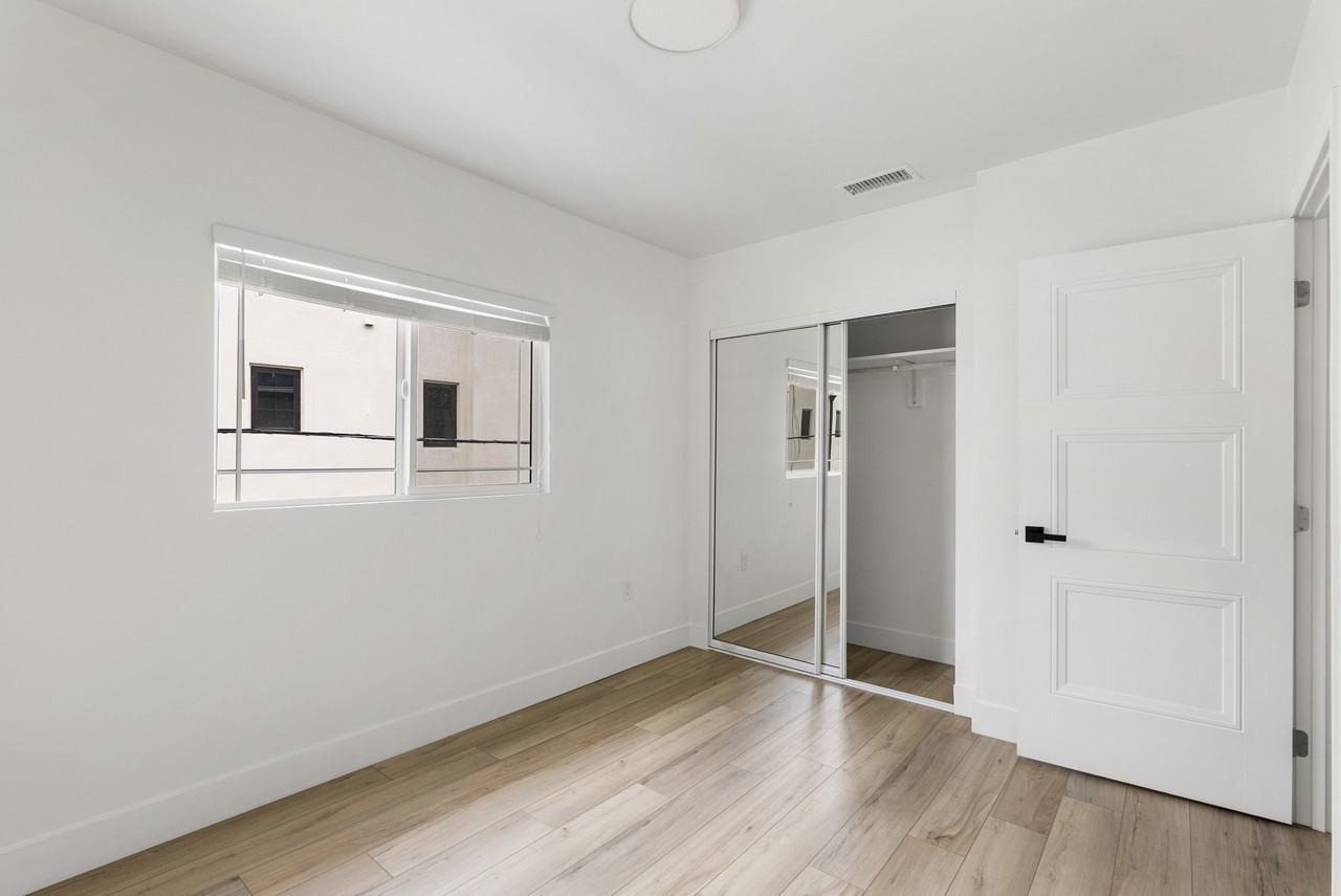 743 N Occidental Boulevard - Photo 6 of 18