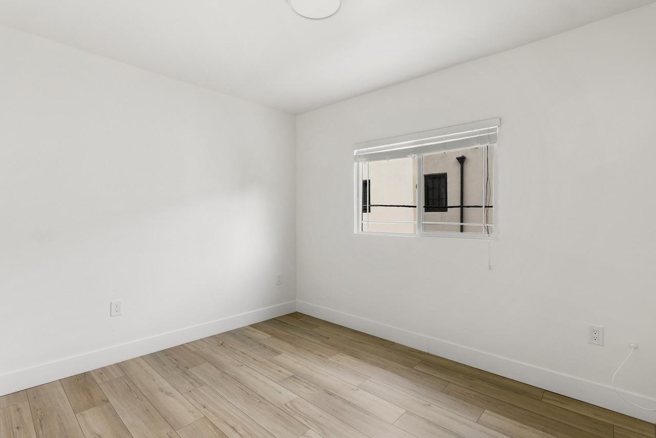 743 N Occidental Boulevard - Photo 7 of 18