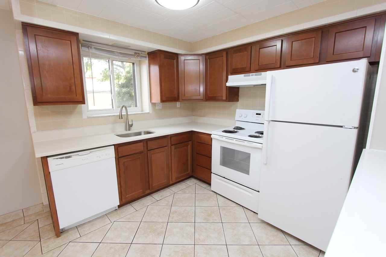 JAMES MANOR -- 057 - Photo 6 of 9