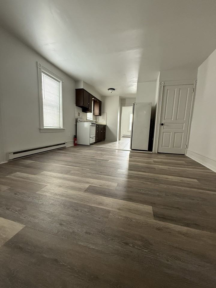 736 East King Street - Photo 3 of 8