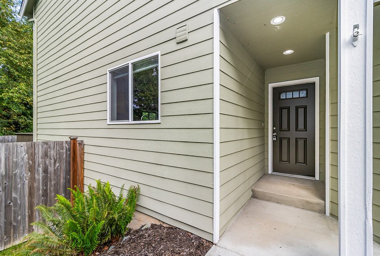 6511 206th Place Northeast - Photo 3 of 35