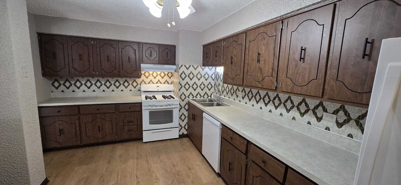 10425 Mason - Photo 3 of 27