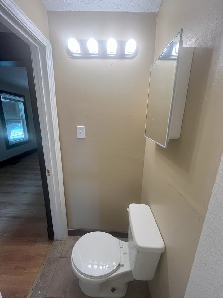 1065 W 33rd St - Photo 3 of 48