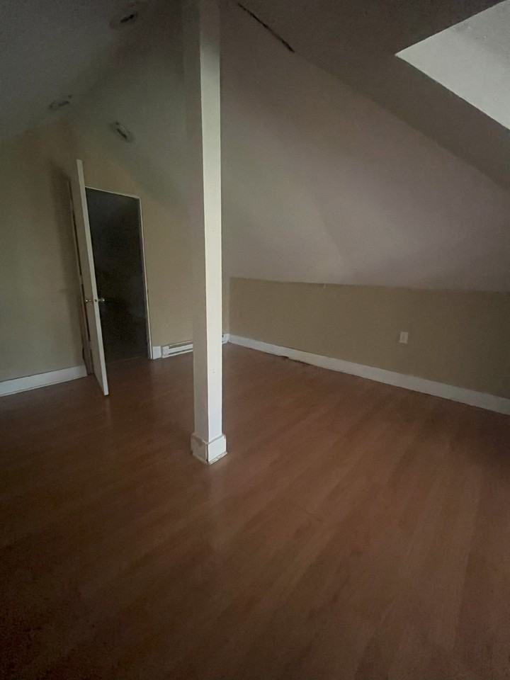 1065 W 33rd St - Photo 4 of 48