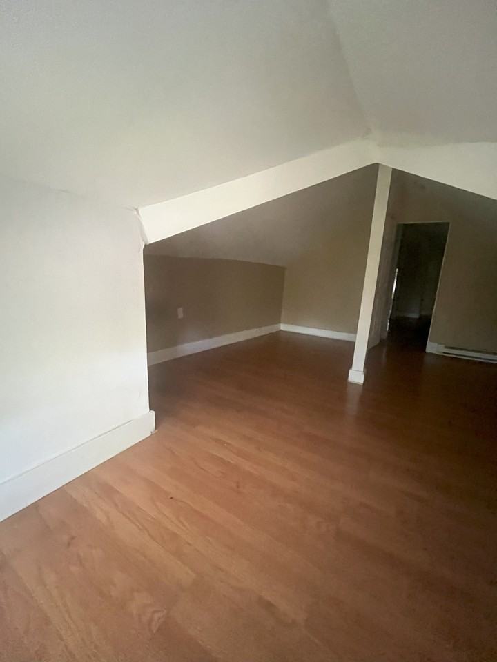 1065 W 33rd St - Photo 5 of 48