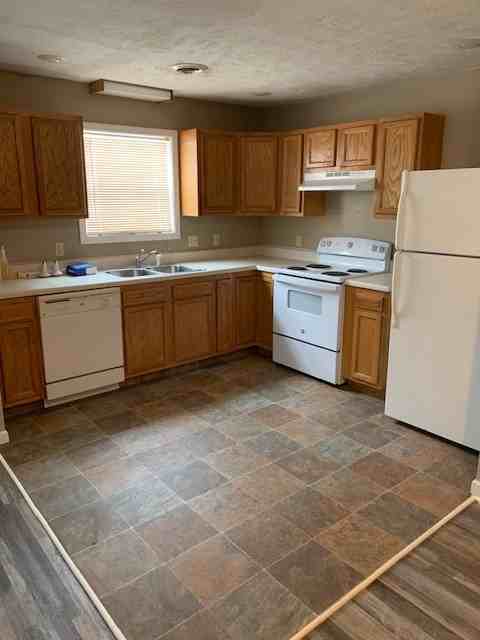 415 Packing House Road - Photo 4 of 10