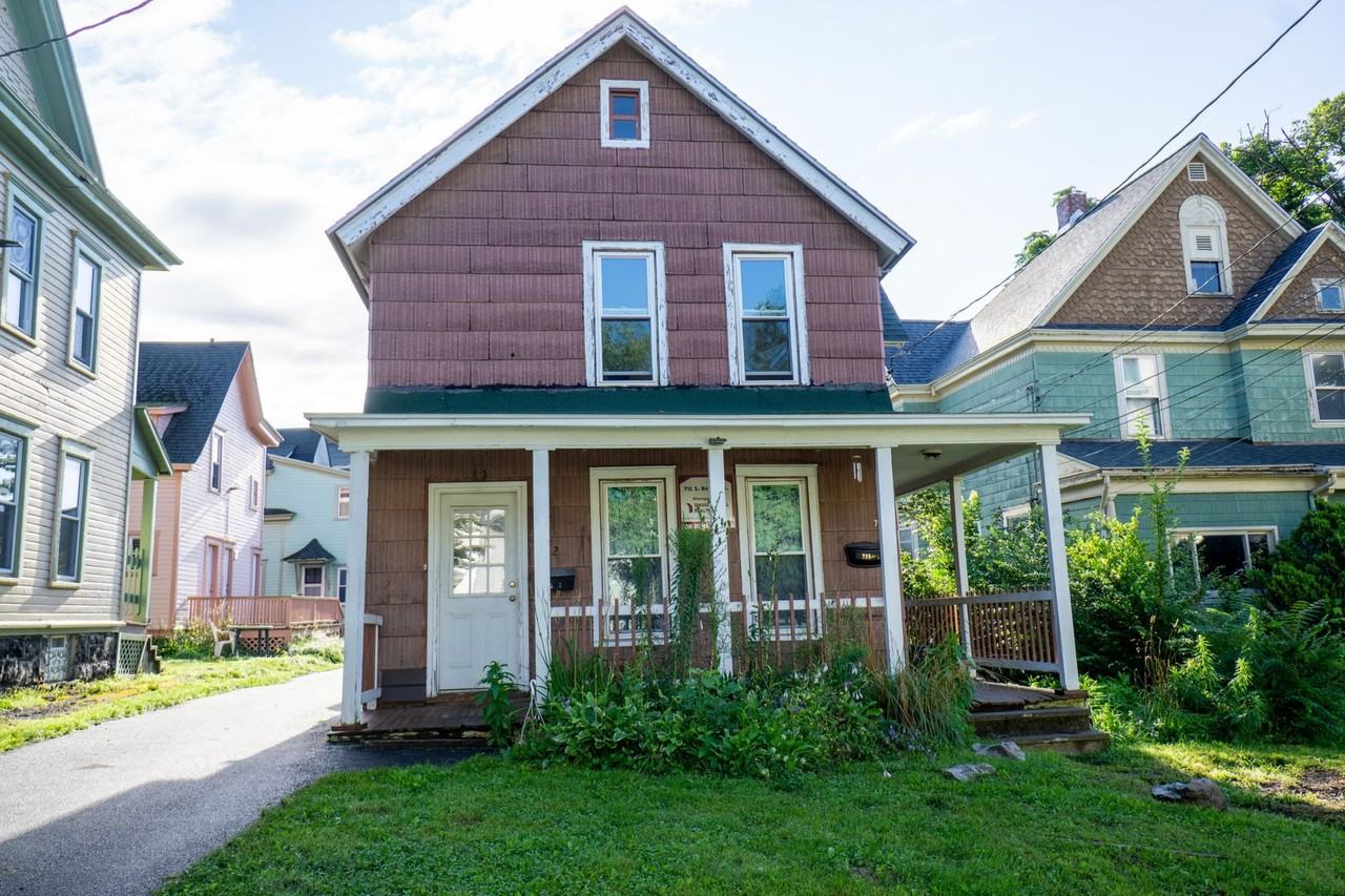 715 S Beech St - Photo 4 of 18