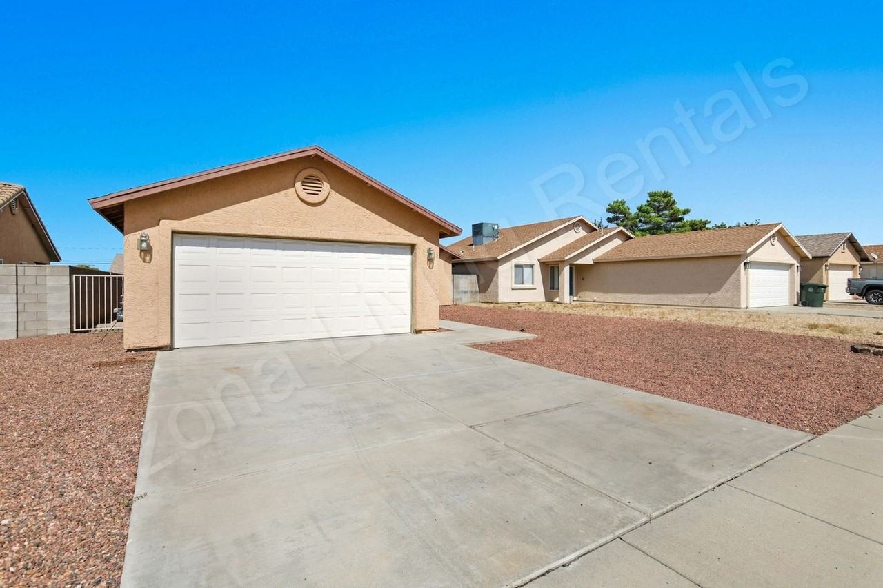 2811 Harrod Ave - Photo 2 of 18