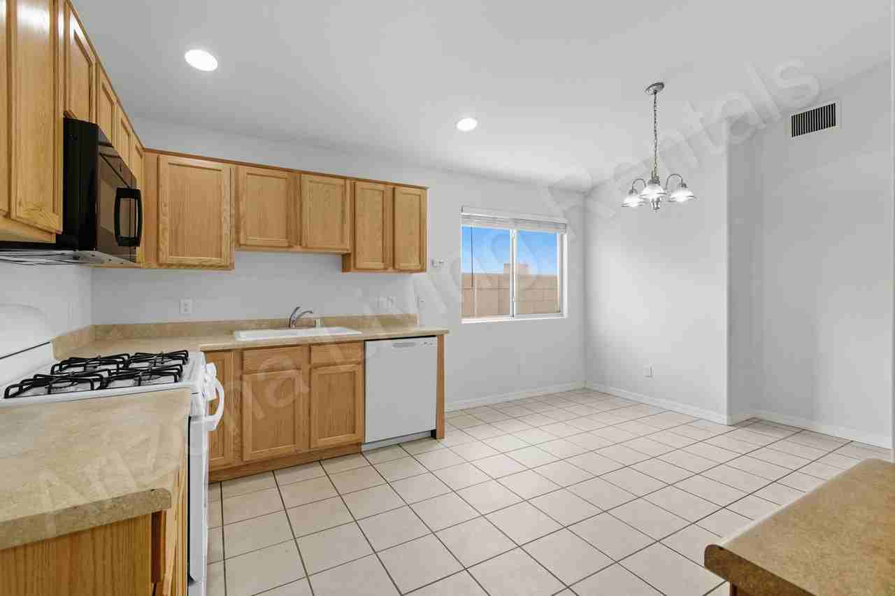 2811 Harrod Ave - Photo 6 of 18