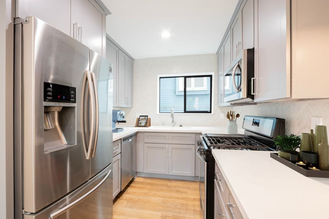 520 Pacific St - Photo 3 of 7