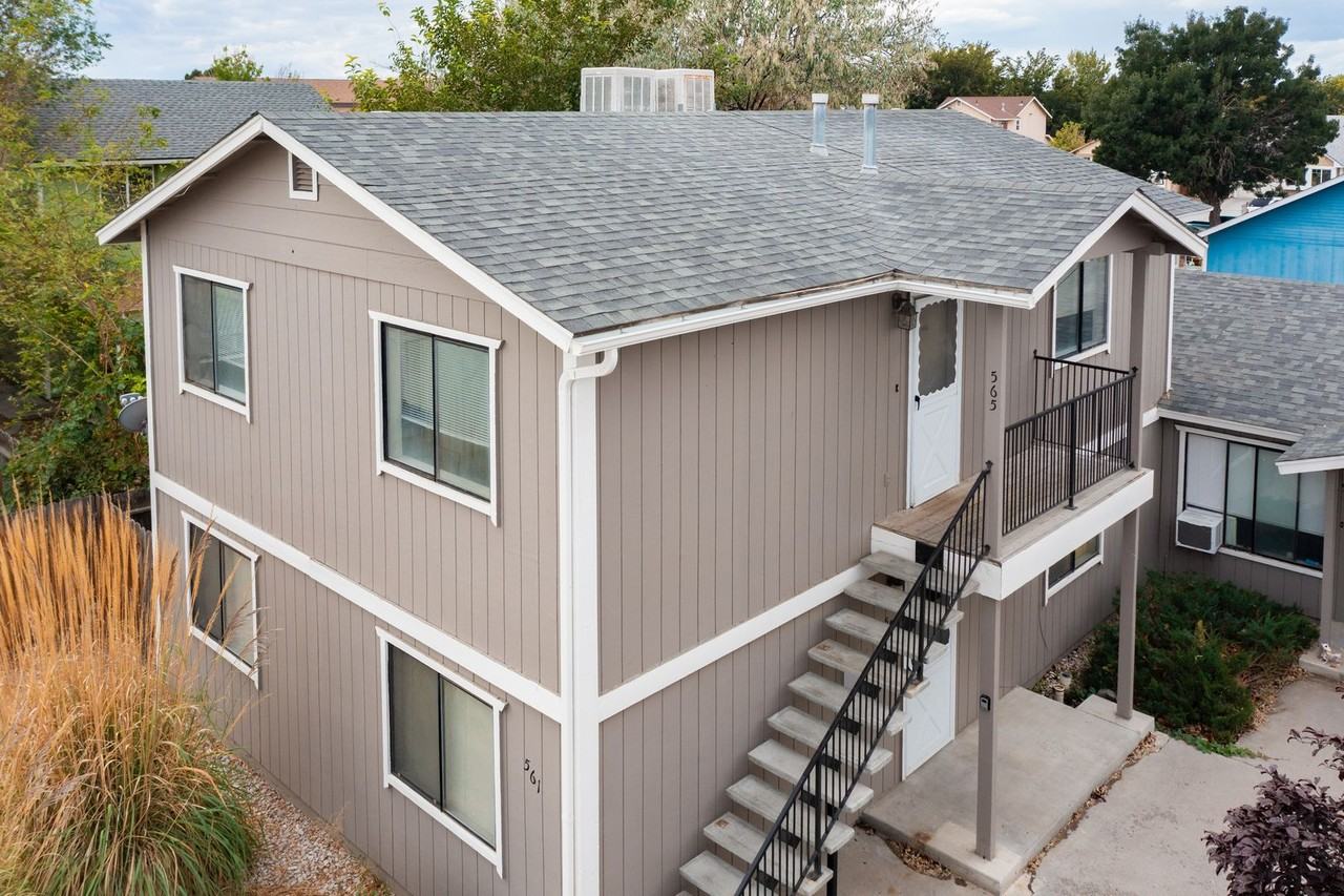 565 Timothy Way - Photo 2 of 24