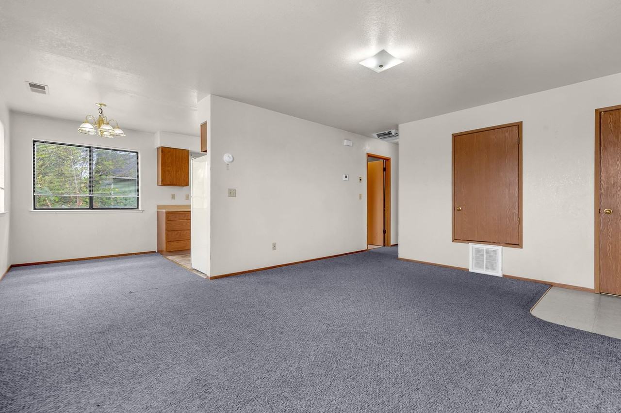 565 Timothy Way - Photo 4 of 24