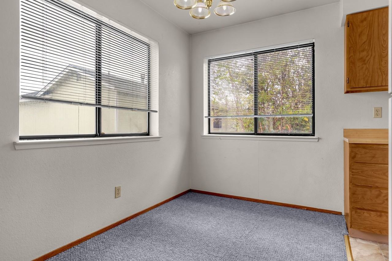 565 Timothy Way - Photo 7 of 24