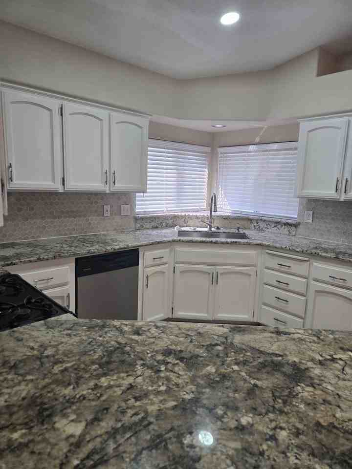 725 Naples St - Photo 6 of 26