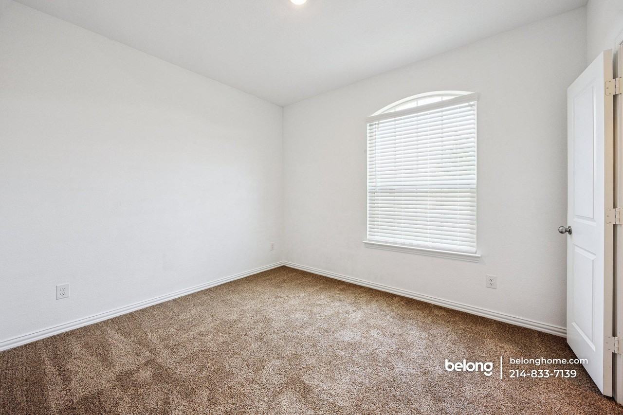 1108 Flameleaf Dr - Photo 2 of 17