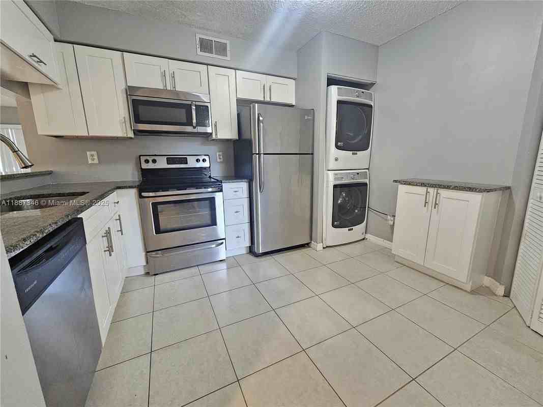 2101 Glenmoor Dr - Photo 2 of 8