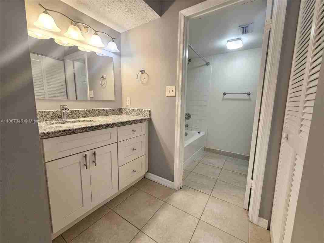 2101 Glenmoor Dr - Photo 7 of 8