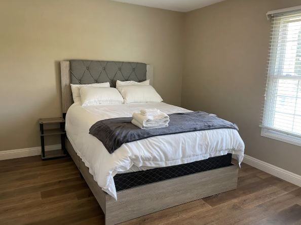 2215 Angelcrest Dr - Photo 4 of 11