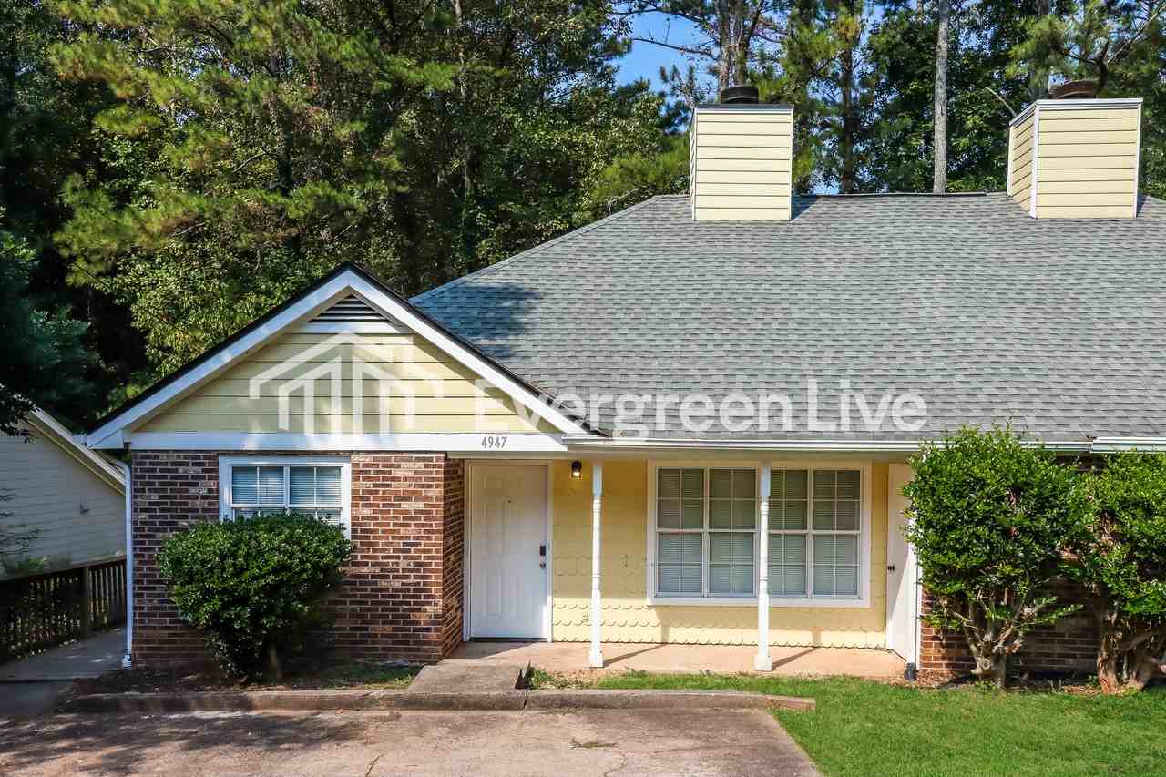 4947 Farmstead Ct Ne - Photo 2 of 15