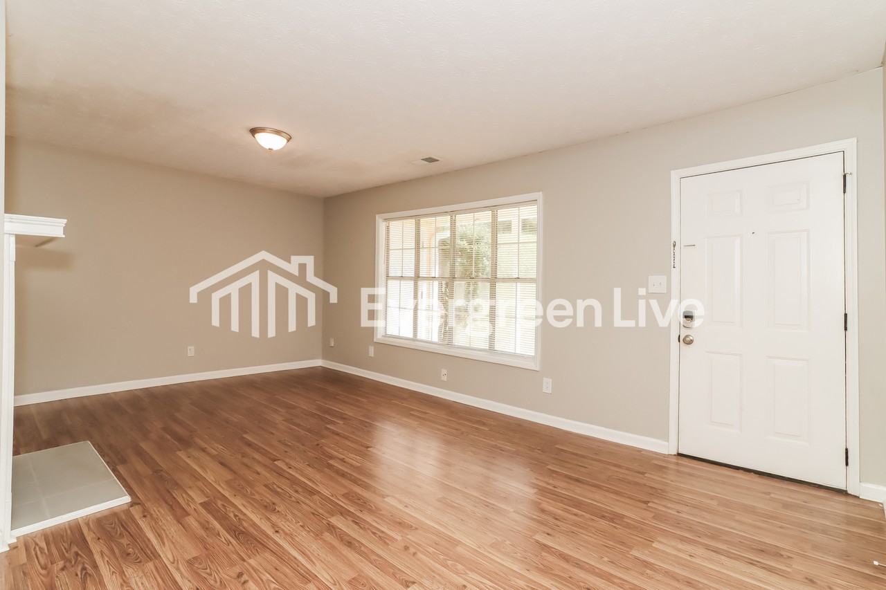 4947 Farmstead Ct Ne - Photo 4 of 15