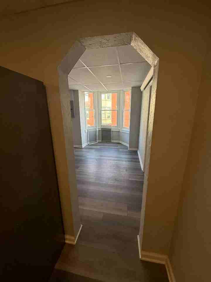 401 W Market St - Photo 2 of 7