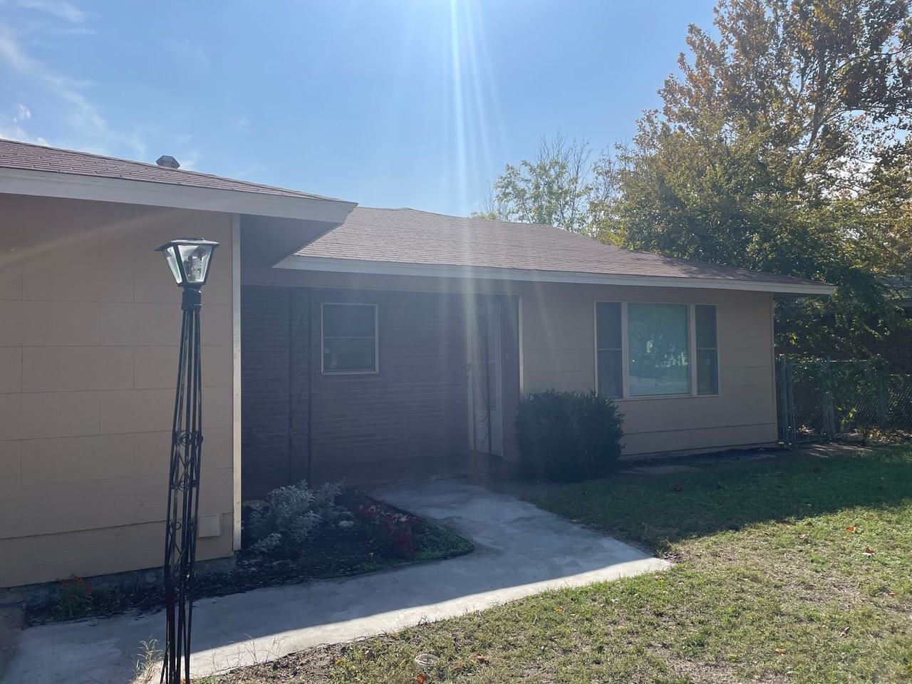 401 Bryant Rd - Photo 2 of 20