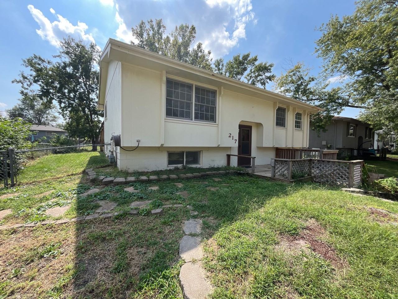 217 Glendale Cir - Photo 2 of 38